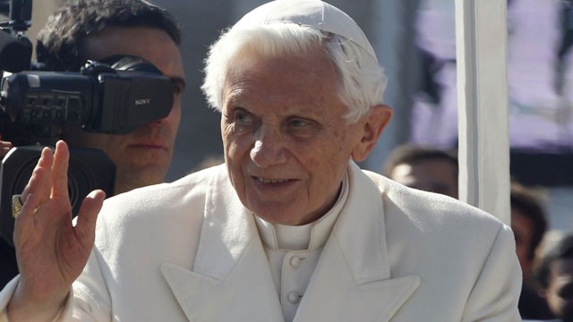 El Papa Benedicto XVI ordena su último adiós a la Ciudad del Vaticano(Foto cortesia de ABC News)